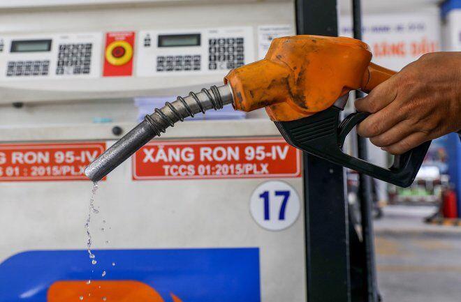 Giá xăng tiếp tục tăng vào ngày mai?